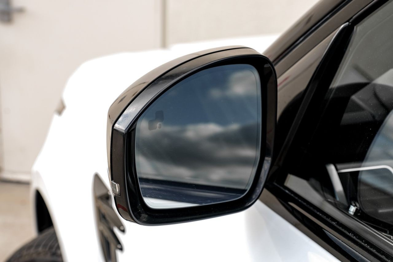 Land Rover Range Rover Sport Vehicle Main Gallery Image 38