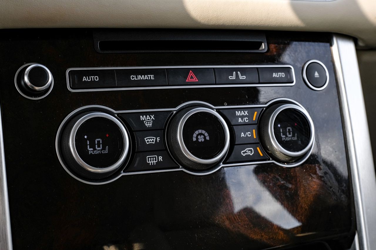 Land Rover Range Rover Vehicle Main Gallery Image 24