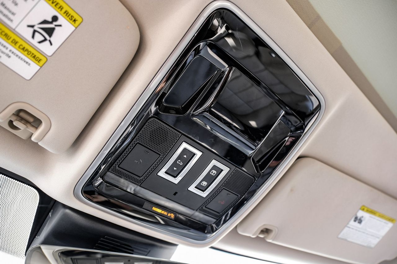Land Rover Range Rover Vehicle Main Gallery Image 29