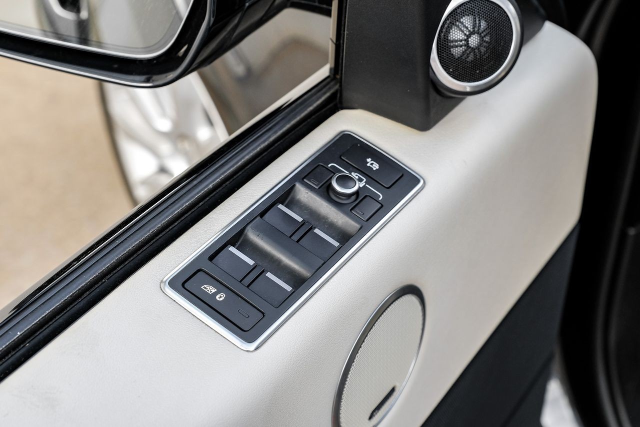 Land Rover Range Rover Vehicle Main Gallery Image 40