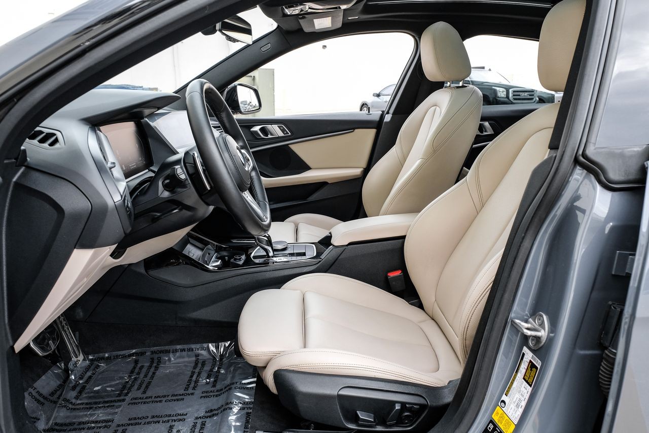 BMW 2 Series Vehicle Main Gallery Image 04