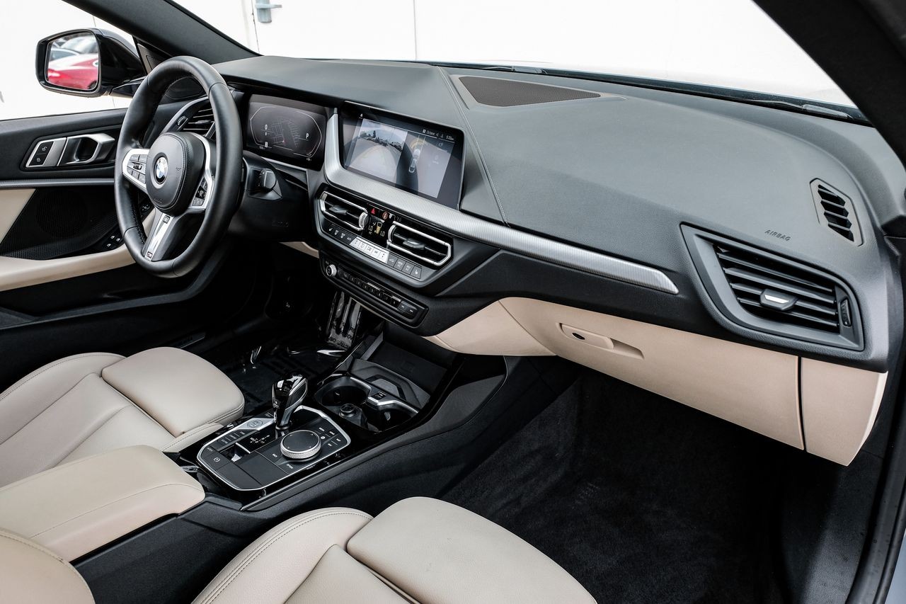 BMW 2 Series Vehicle Main Gallery Image 13