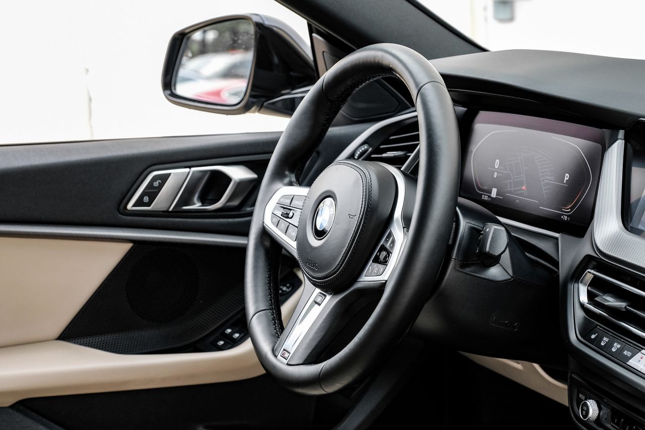 BMW 2 Series Vehicle Main Gallery Image 14