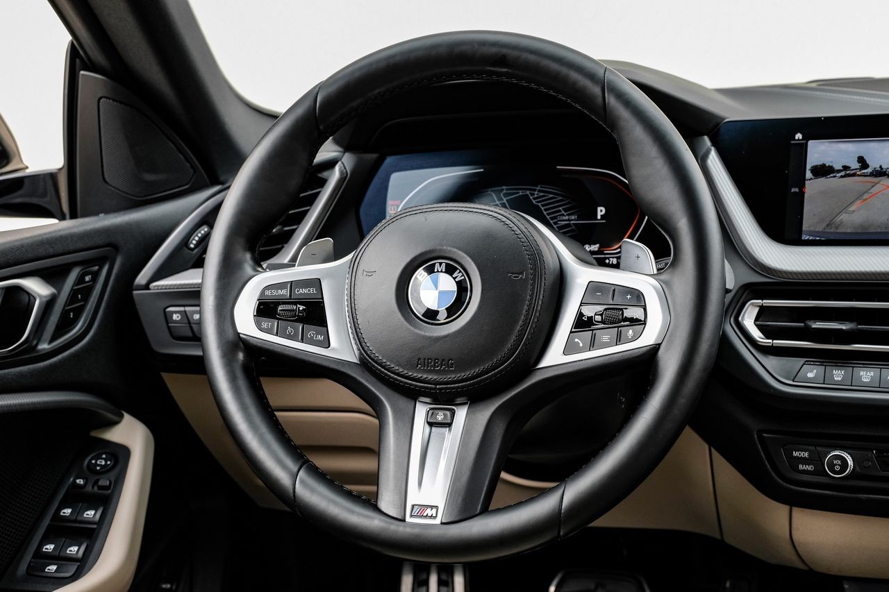 BMW 2 Series Vehicle Main Gallery Image 17