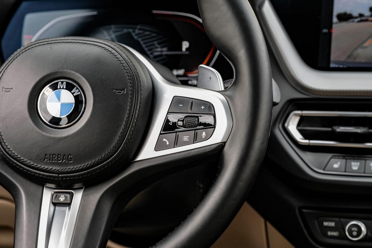 BMW 2 Series Vehicle Main Gallery Image 19