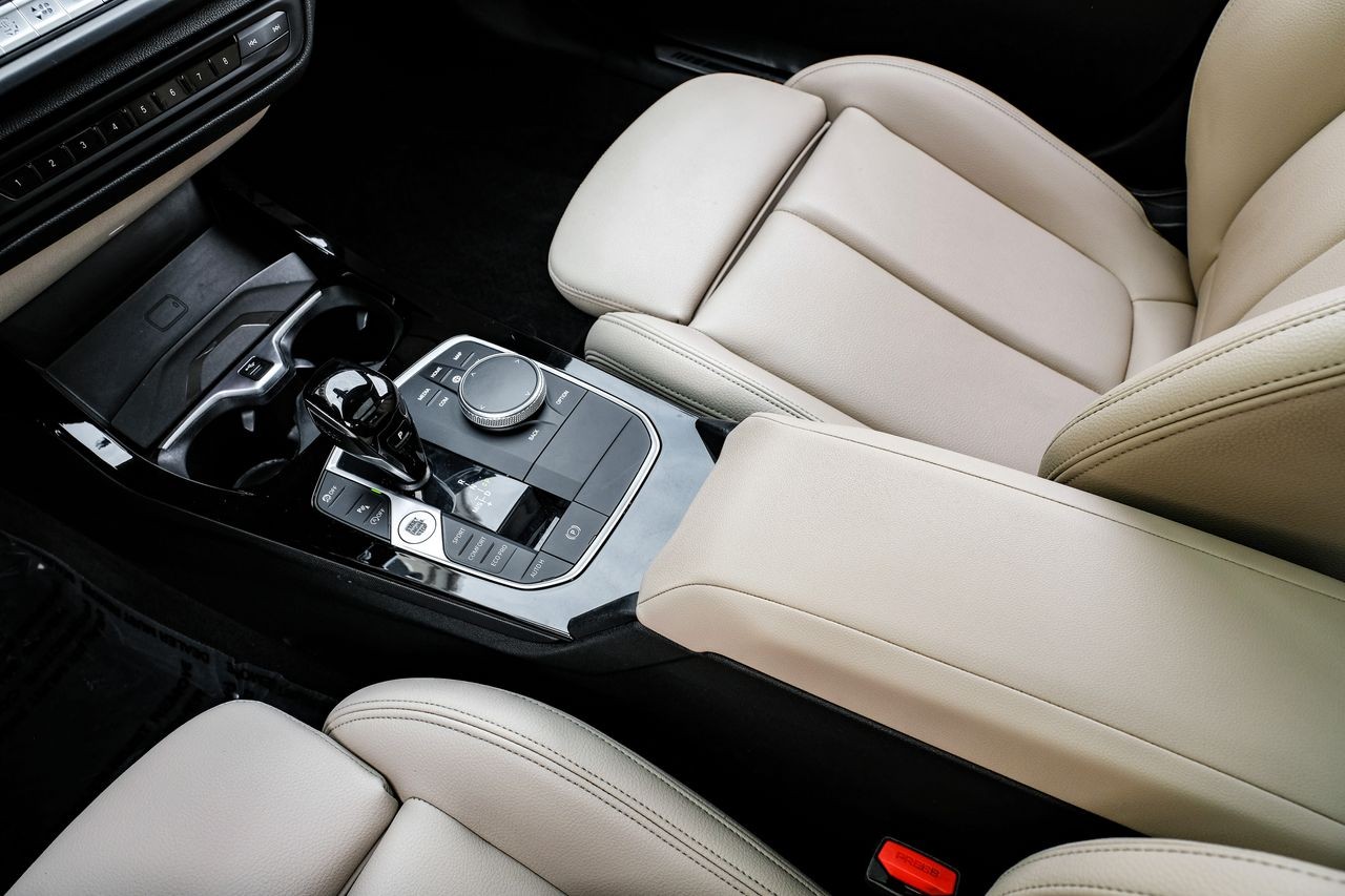 BMW 2 Series Vehicle Main Gallery Image 25