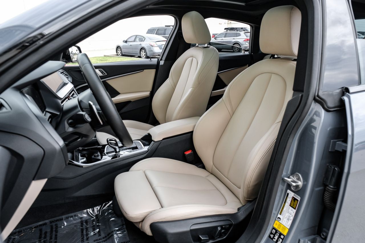 BMW 2 Series Vehicle Main Gallery Image 30
