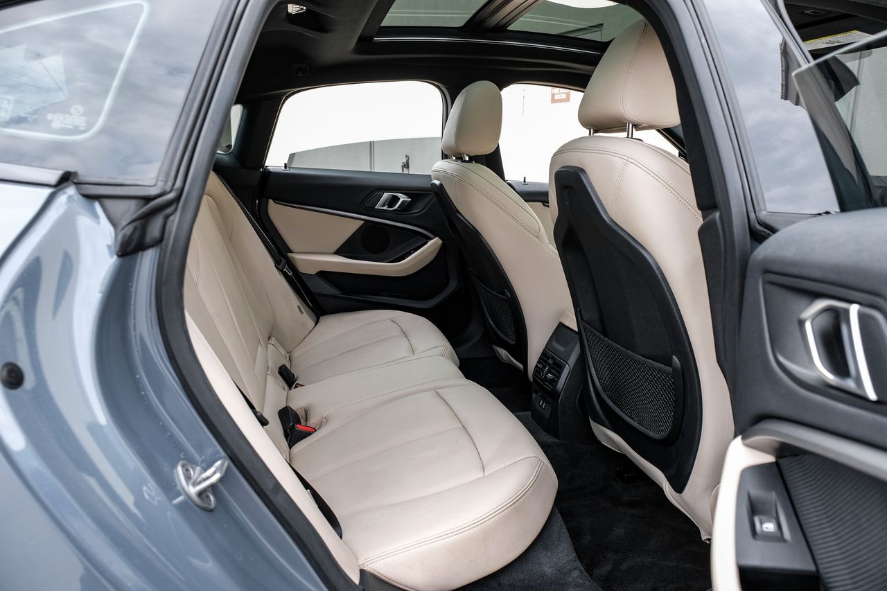 BMW 2 Series Vehicle Main Gallery Image 34
