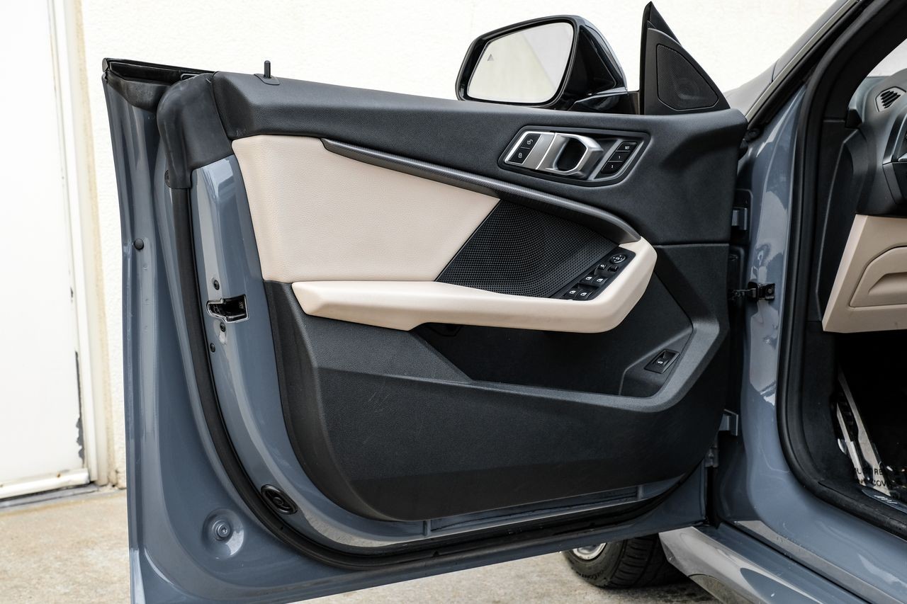 BMW 2 Series Vehicle Main Gallery Image 39