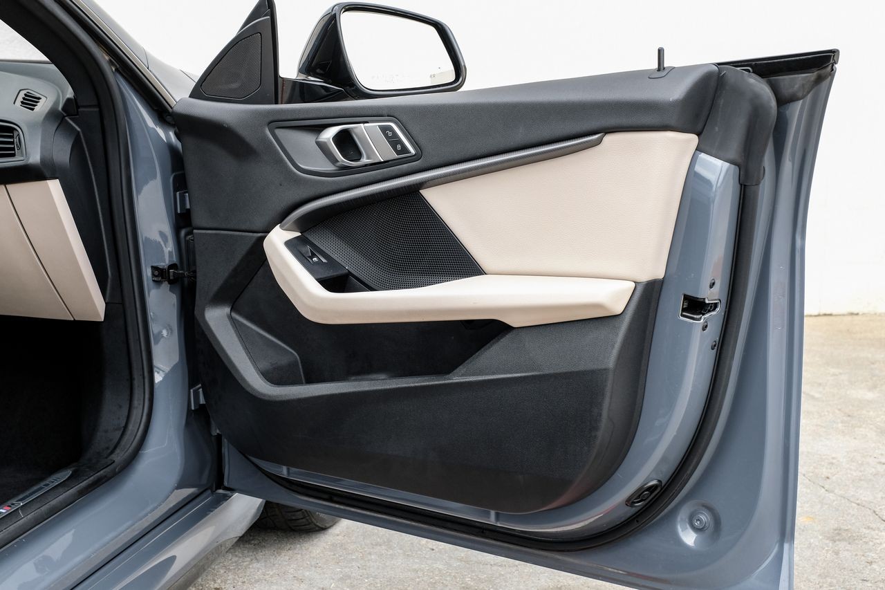 BMW 2 Series Vehicle Main Gallery Image 41