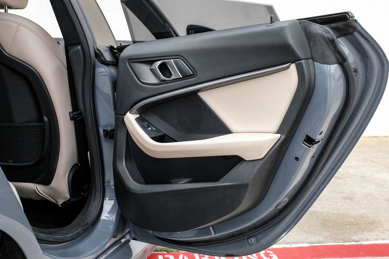 BMW 2 Series Vehicle Main Gallery Image 43