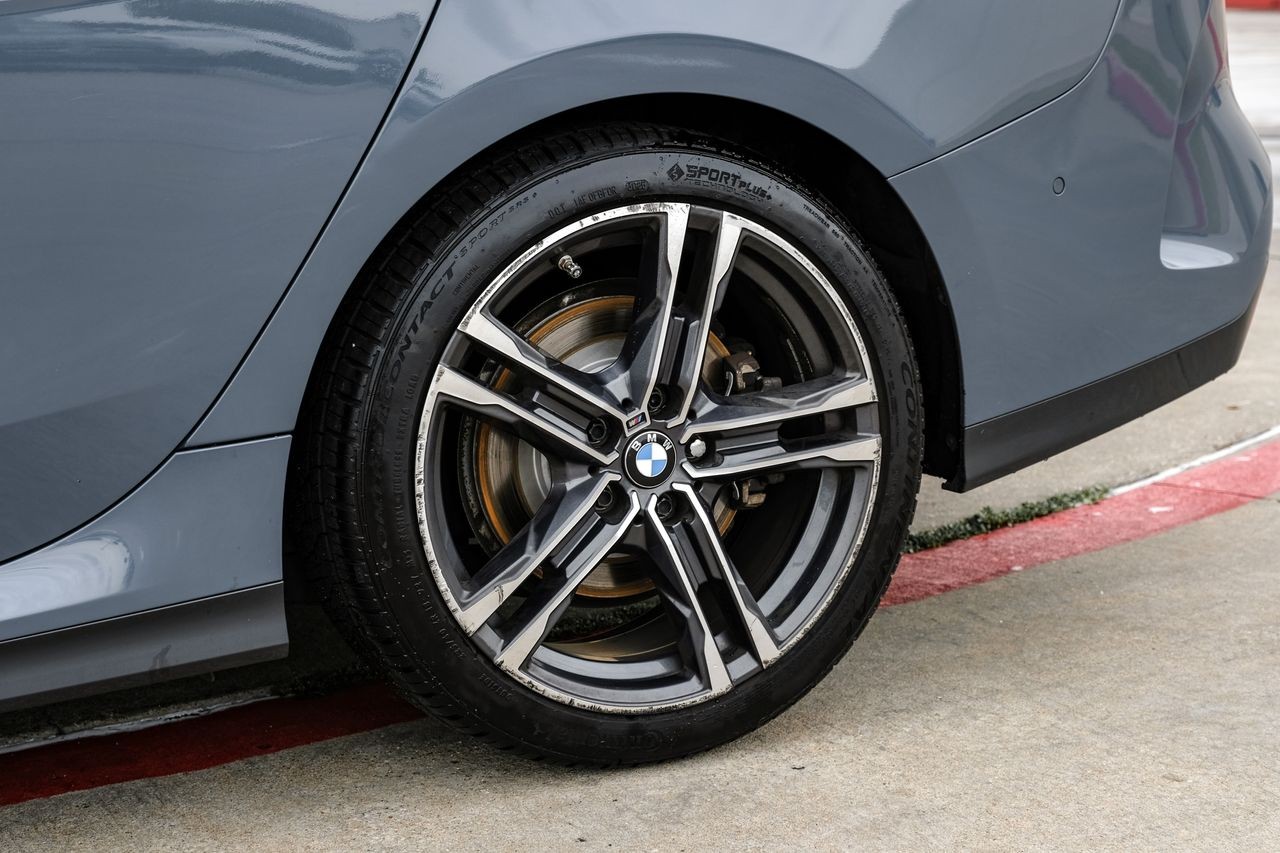 BMW 2 Series Vehicle Main Gallery Image 51