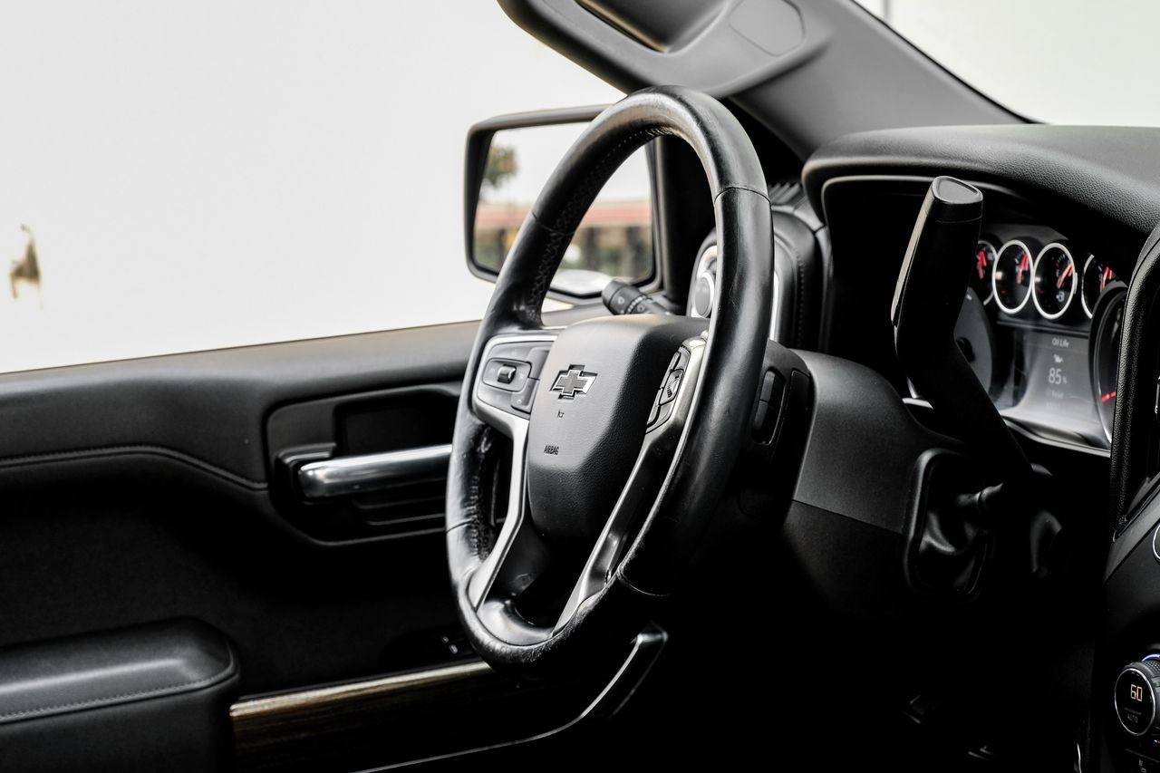 Chevrolet Silverado 1500 Vehicle Main Gallery Image 13