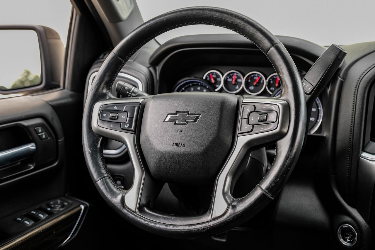 Chevrolet Silverado 1500 Vehicle Main Gallery Image 16
