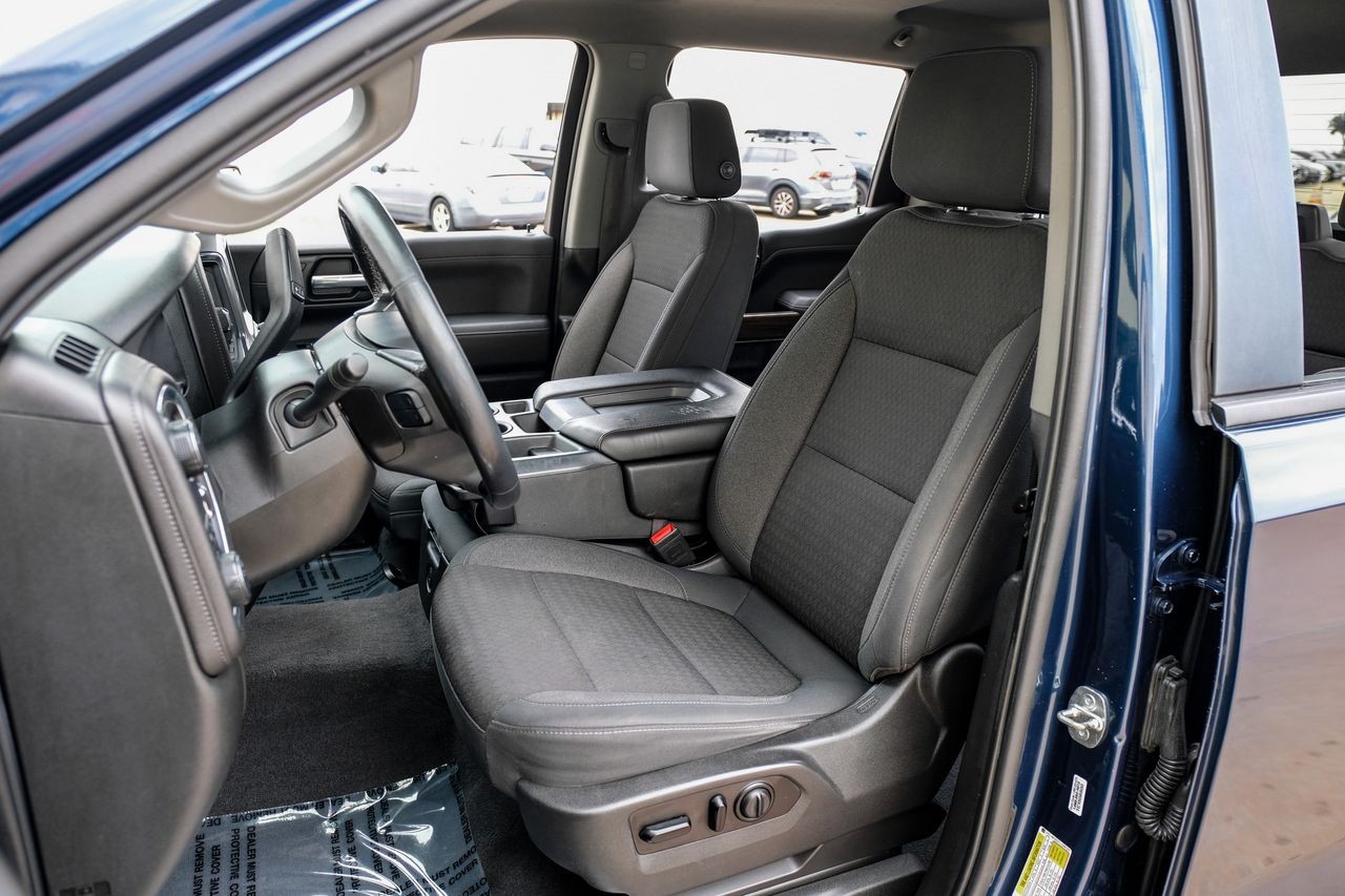 Chevrolet Silverado 1500 Vehicle Main Gallery Image 31