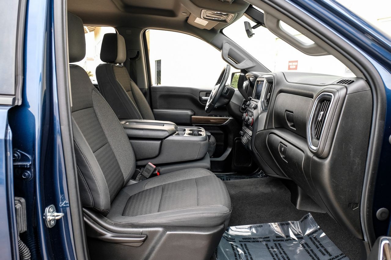 Chevrolet Silverado 1500 Vehicle Main Gallery Image 32
