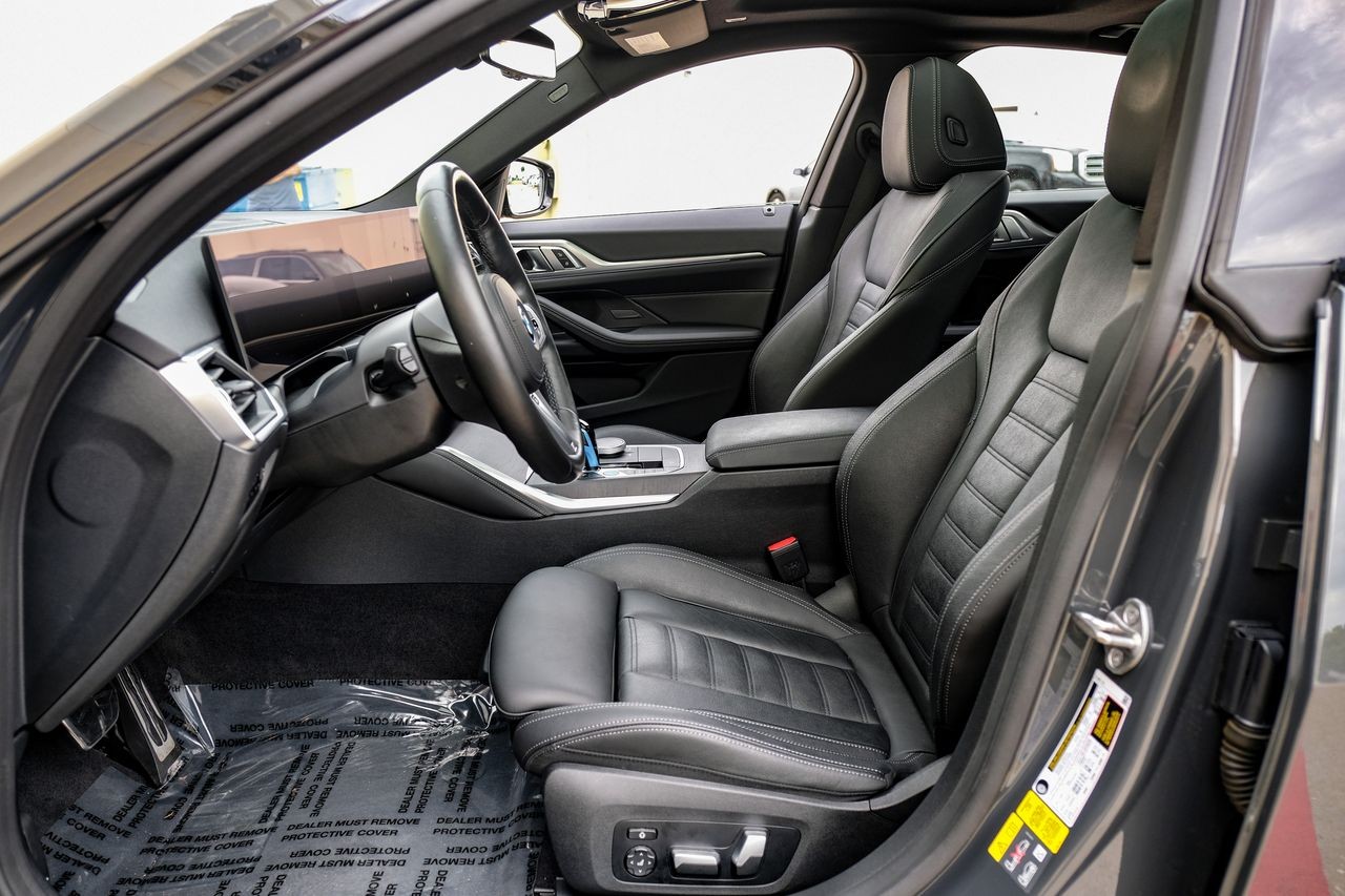 BMW i4 Vehicle Main Gallery Image 04