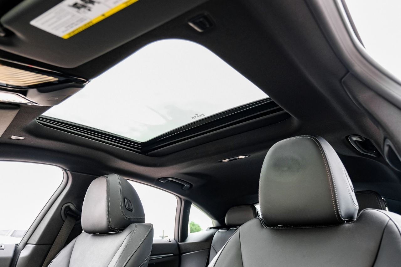BMW i4 Vehicle Main Gallery Image 05