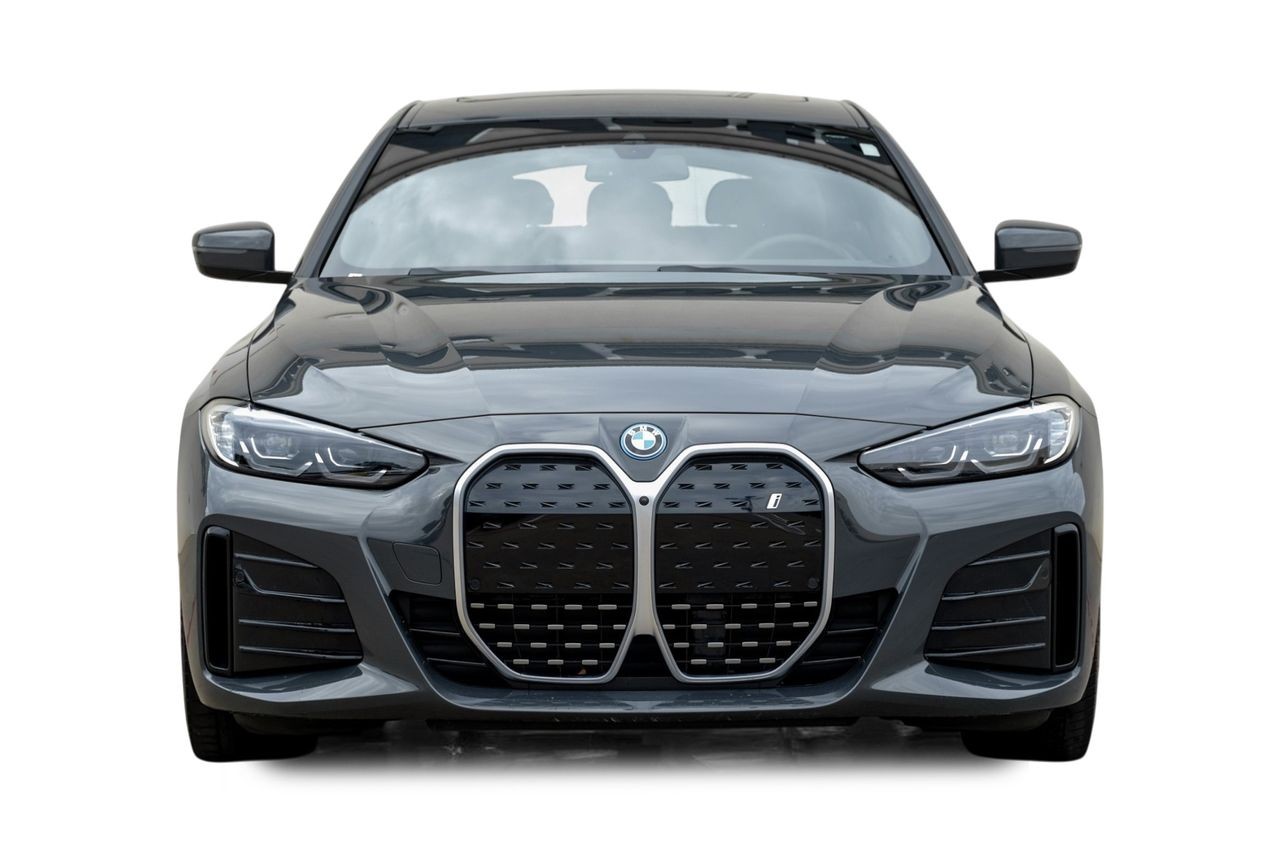 BMW i4 Vehicle Main Gallery Image 06