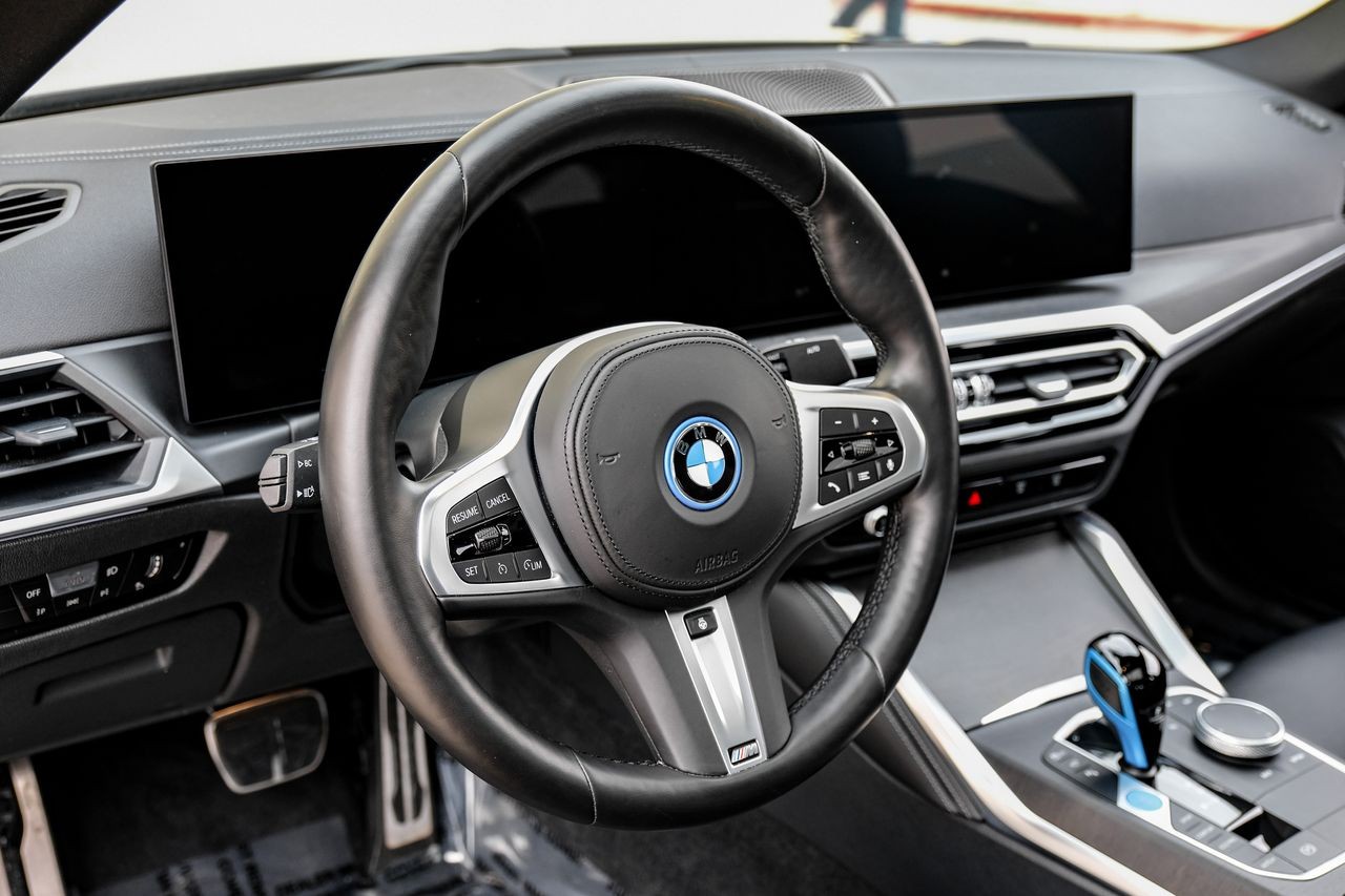 BMW i4 Vehicle Main Gallery Image 16