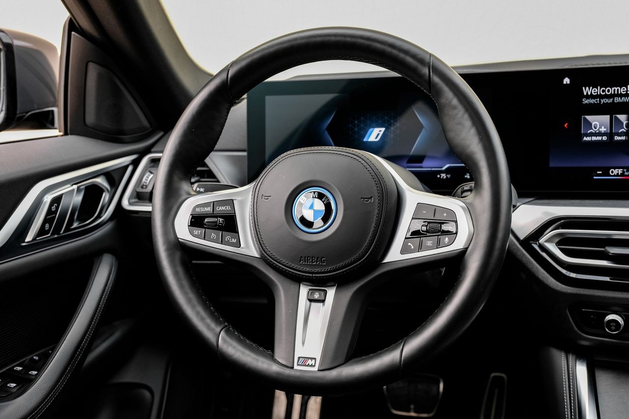 BMW i4 Vehicle Main Gallery Image 17