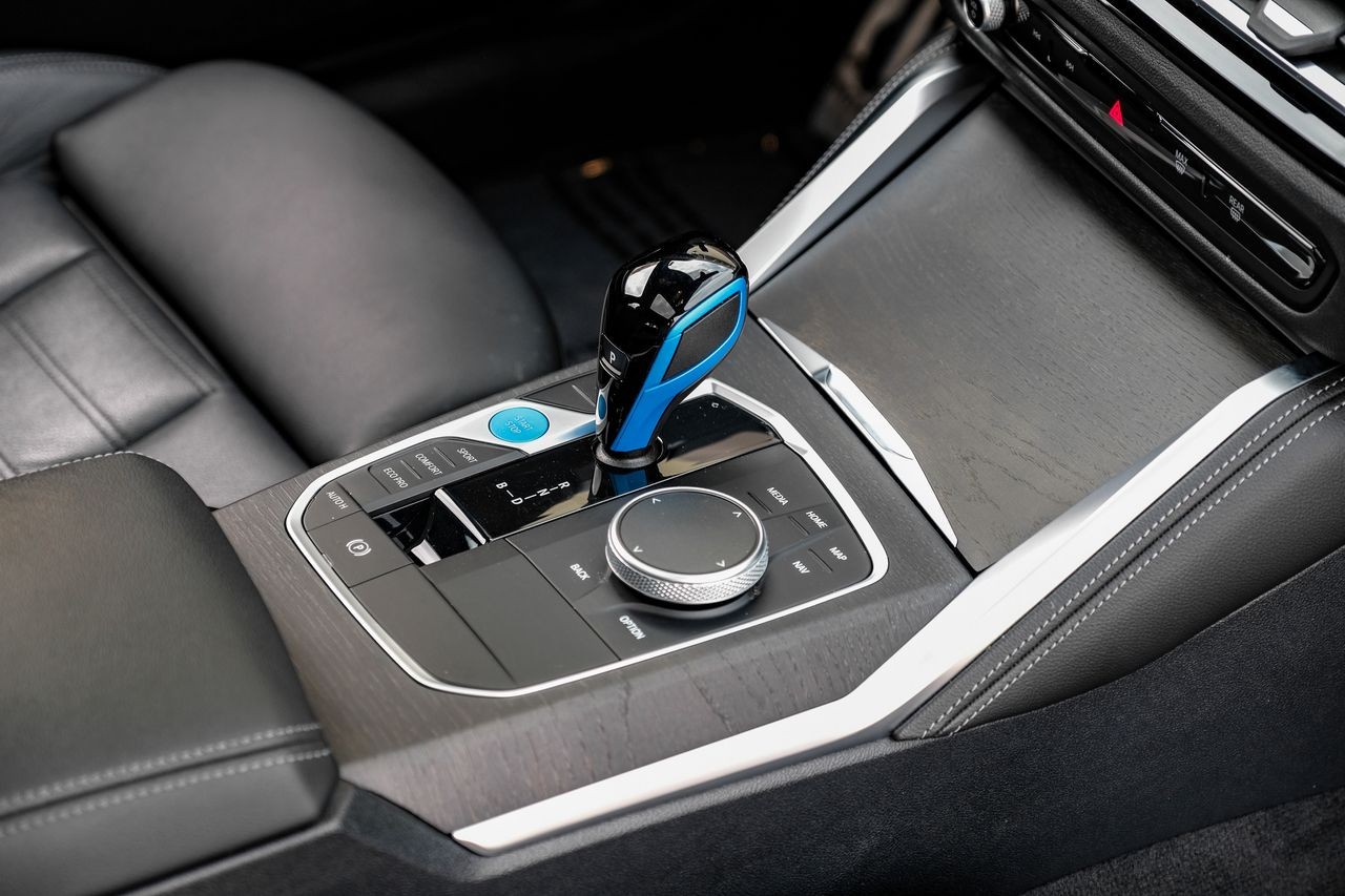 BMW i4 Vehicle Main Gallery Image 24