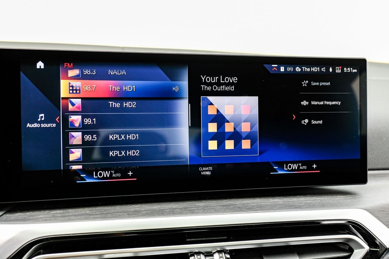 BMW i4 Vehicle Main Gallery Image 27