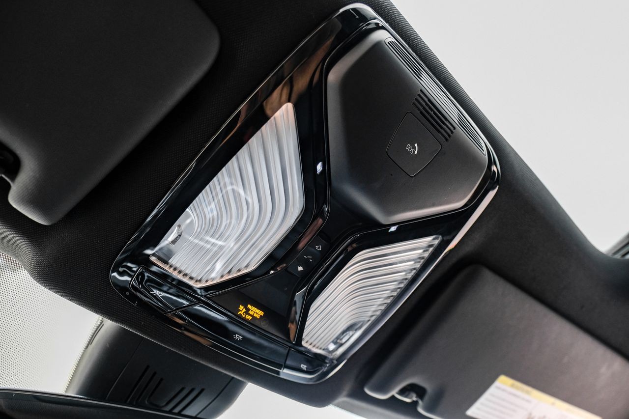BMW i4 Vehicle Main Gallery Image 30