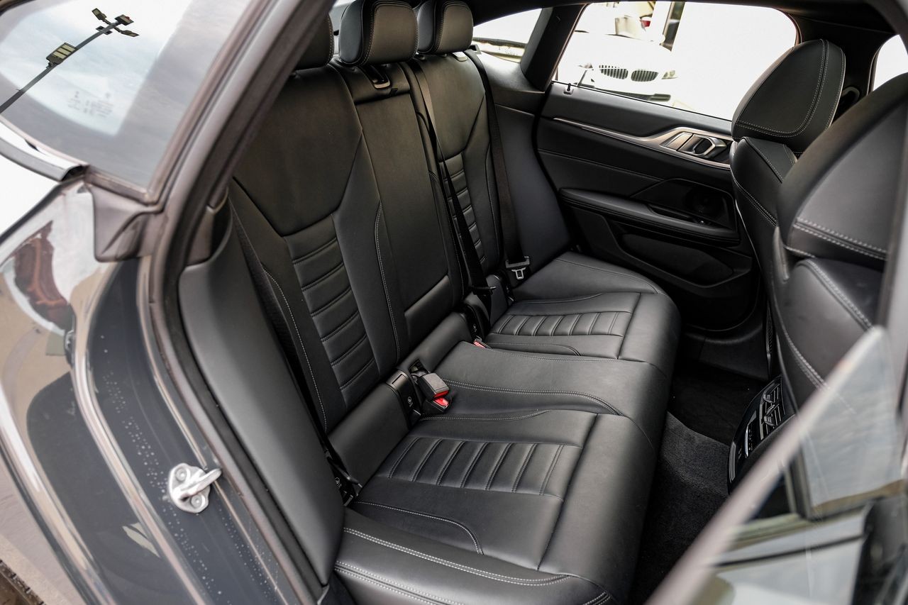BMW i4 Vehicle Main Gallery Image 34
