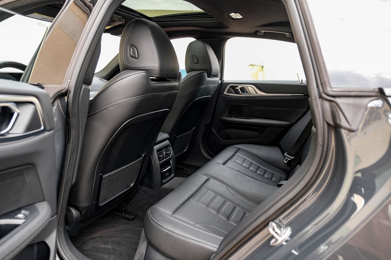 BMW i4 Vehicle Main Gallery Image 36