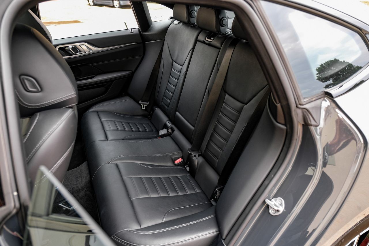 BMW i4 Vehicle Main Gallery Image 37