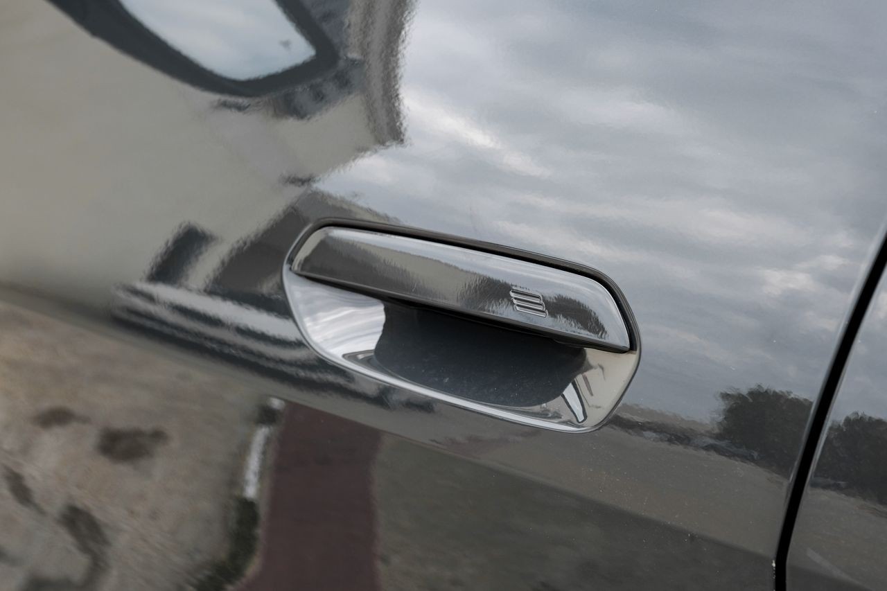 BMW i4 Vehicle Main Gallery Image 38