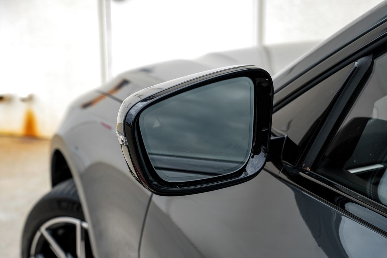 BMW i4 Vehicle Main Gallery Image 39