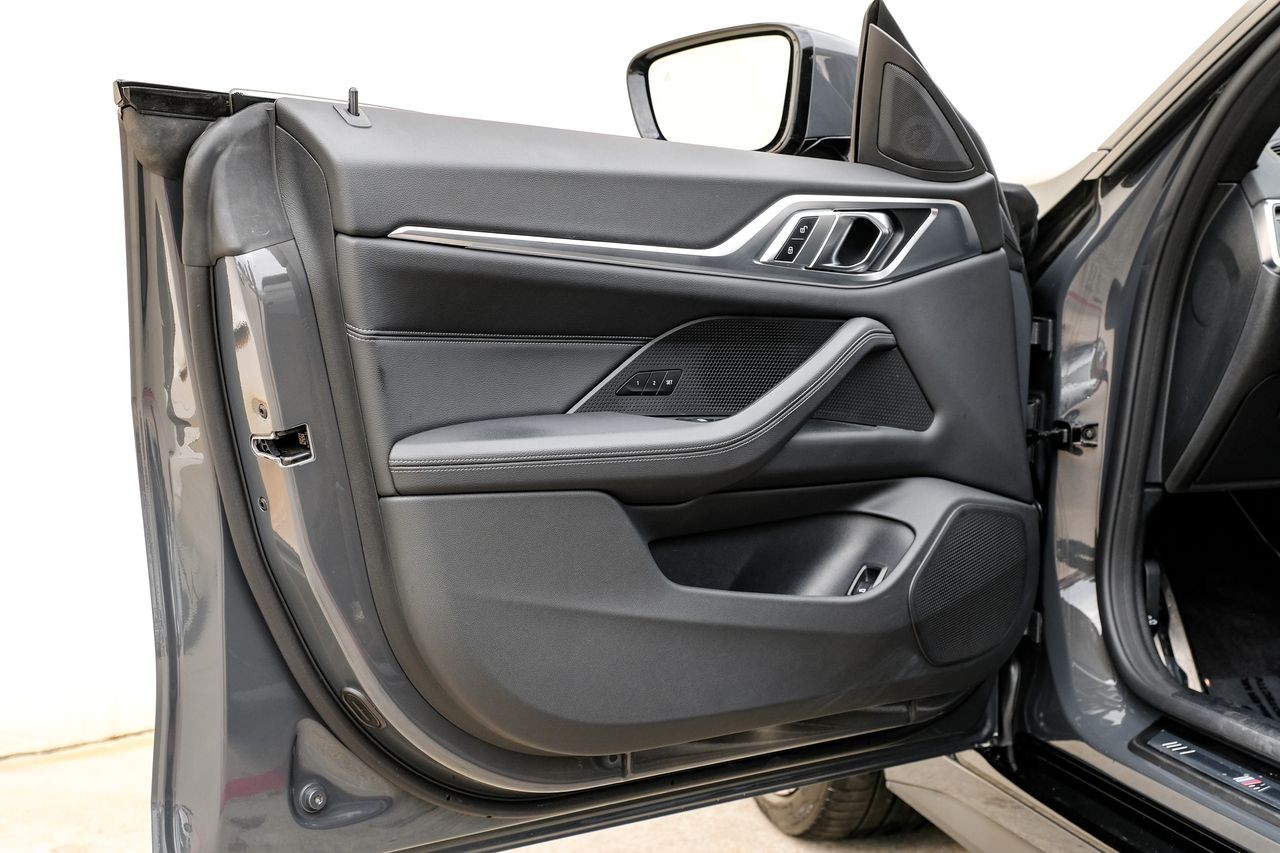 BMW i4 Vehicle Main Gallery Image 40