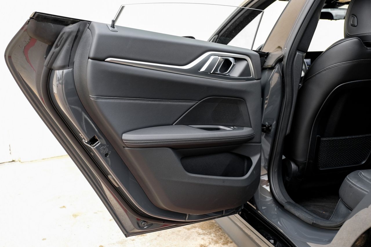 BMW i4 Vehicle Main Gallery Image 43