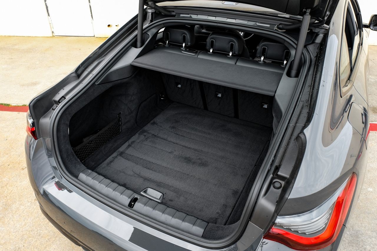 BMW i4 Vehicle Main Gallery Image 47