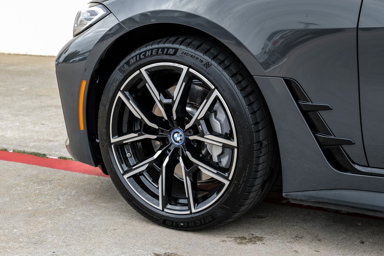 BMW i4 Vehicle Main Gallery Image 51