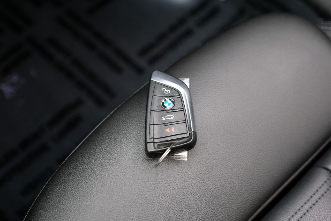 BMW i4 Vehicle Main Gallery Image 54