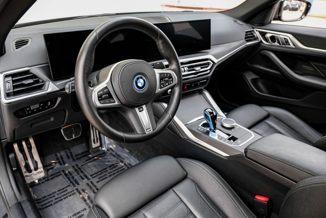 BMW i4 Vehicle Main Gallery Image 03