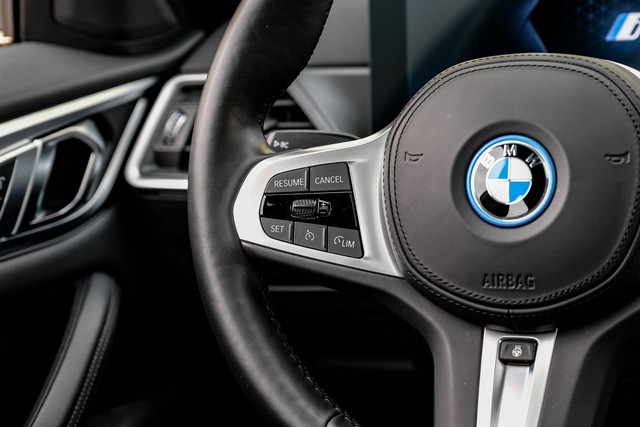 BMW i4 Vehicle Main Gallery Image 18