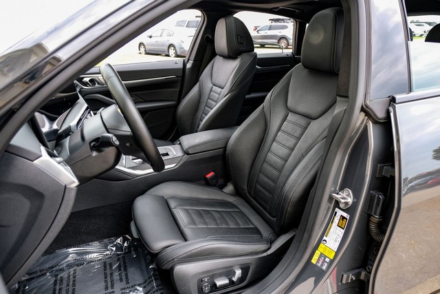 BMW i4 Vehicle Main Gallery Image 31