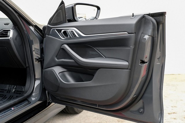 BMW i4 Vehicle Main Gallery Image 42