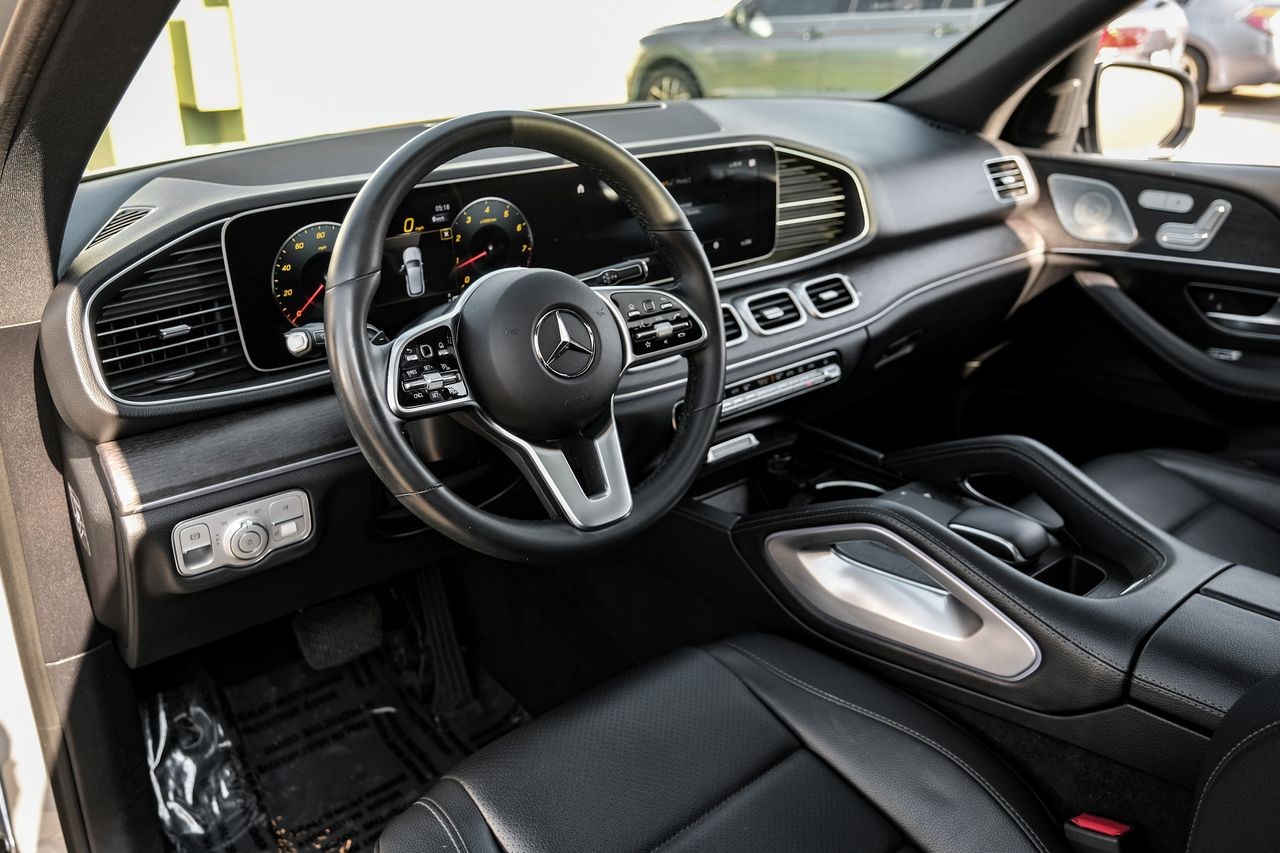 Mercedes-Benz GLE 350 Vehicle Main Gallery Image 03