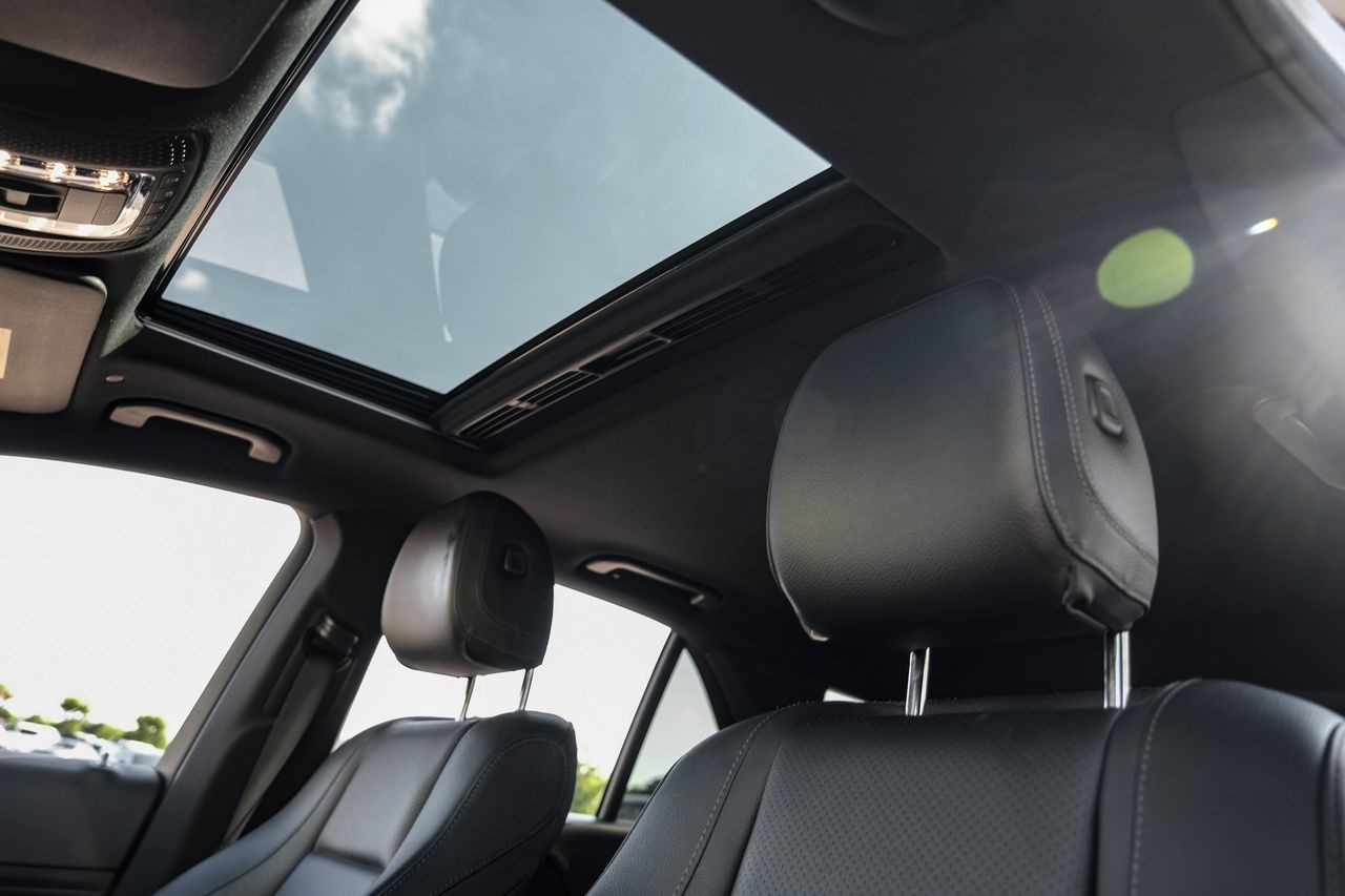 Mercedes-Benz GLE 350 Vehicle Main Gallery Image 05