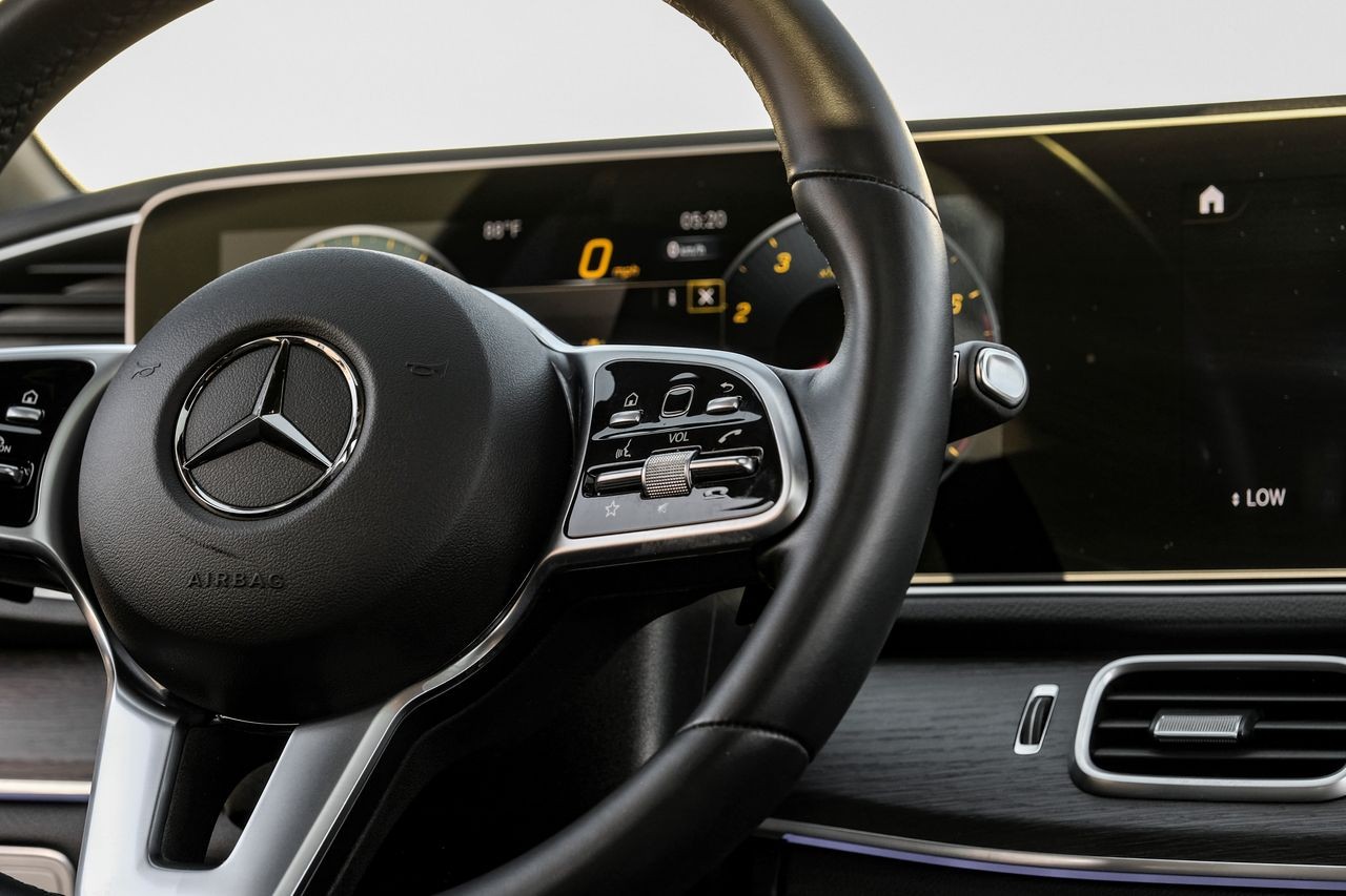 Mercedes-Benz GLE 350 Vehicle Main Gallery Image 18