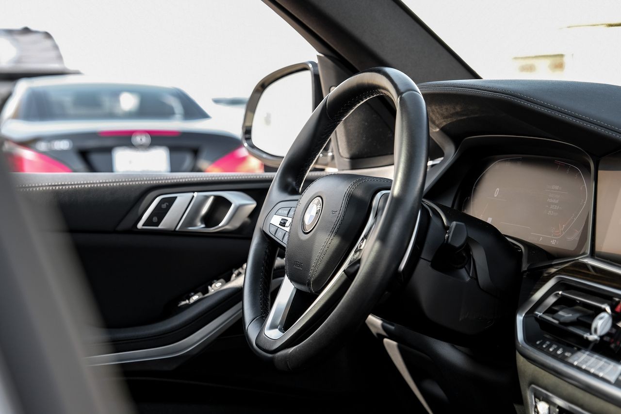 BMW X5 Vehicle Main Gallery Image 14
