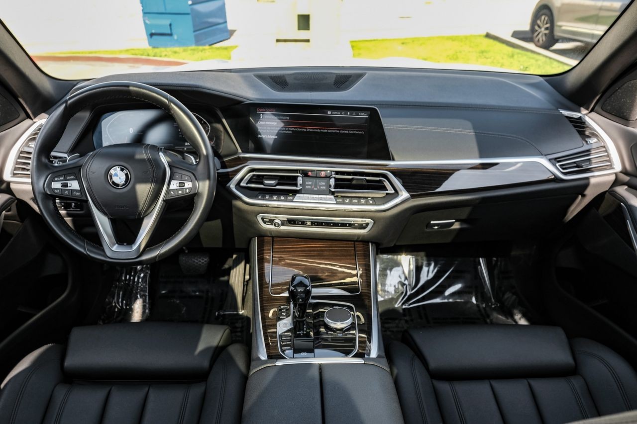 BMW X5 Vehicle Main Gallery Image 15