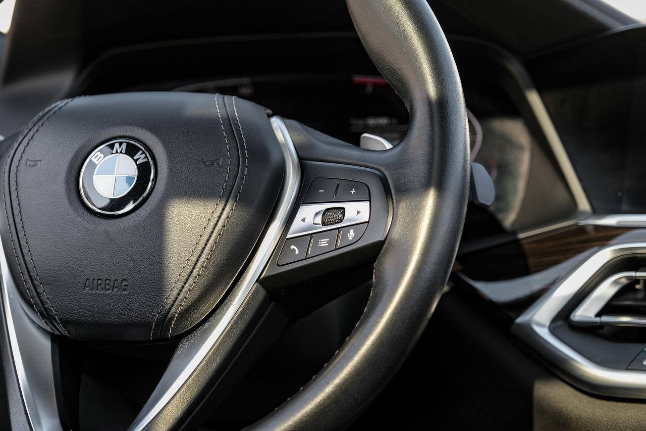 BMW X5 Vehicle Main Gallery Image 19