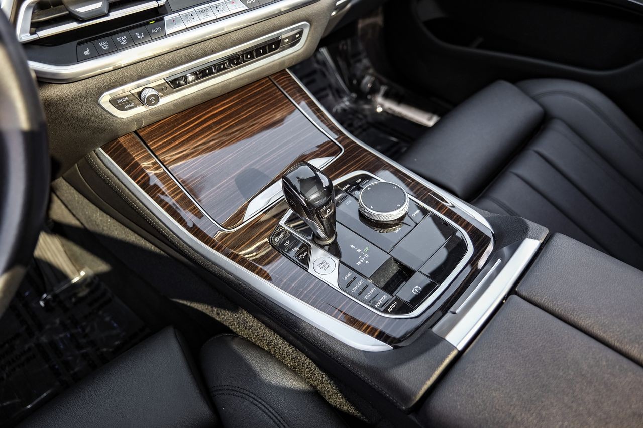 BMW X5 Vehicle Main Gallery Image 26