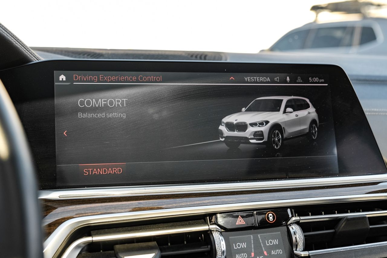BMW X5 Vehicle Main Gallery Image 34